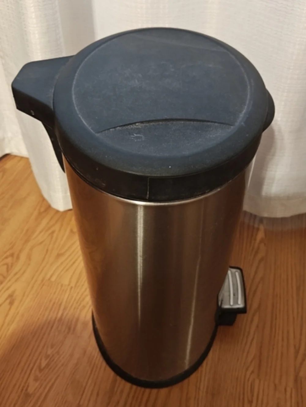 Stainless Steel Step Trash Can 12L 3.2 Gal with Soft Close Lid & Inner Bucket